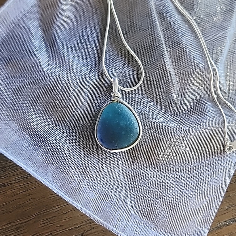 Sterling silver genuine RARE blue seaglass necklace - Picture 2 of 6